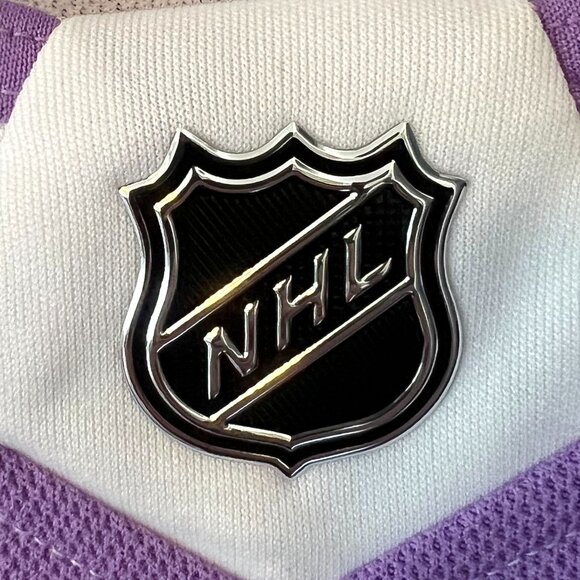 Adidas Montreal Canadiens 'Hockey Fights Cancer' Hockey Jersey! - Picture 5 of 14